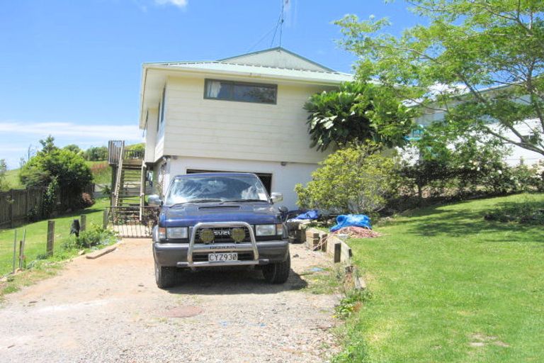 Photo of property in 2 Dudley Crescent, Cable Bay, 0420