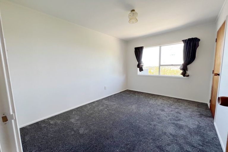 Photo of property in 17 Sumich Place, West Harbour, Auckland, 0618
