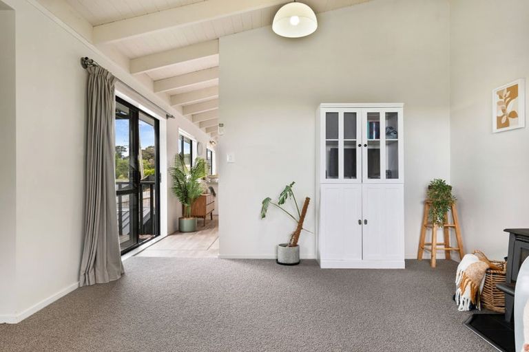 Photo of property in 2/32 Hand Road, Helensville, 0800