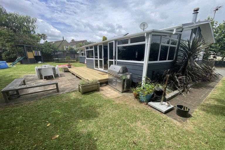 Photo of property in 11 Taihiki Road, Clarks Beach, 2122