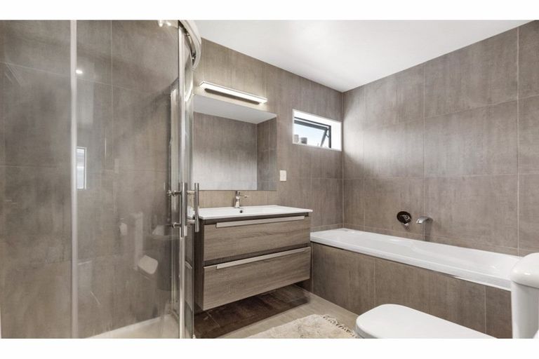 Photo of property in 22a Sabulite Road, Kelston, Auckland, 0602