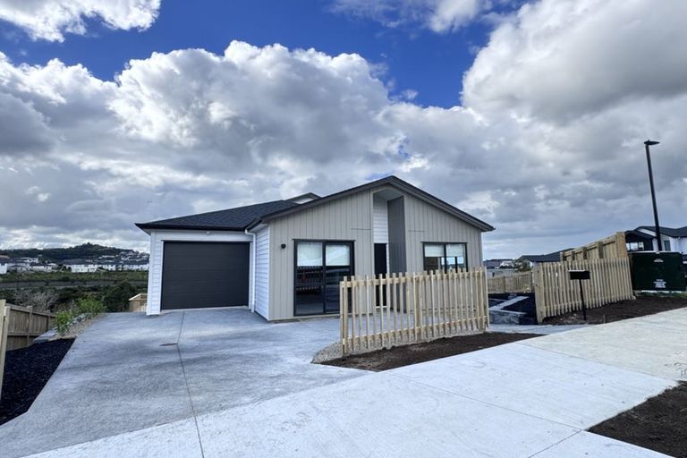 Photo of property in 153 Kowhai Road, Orewa, 0931