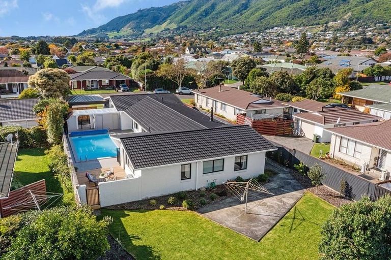 Photo of property in 31 Rewarewa Crescent, Waikanae, 5036