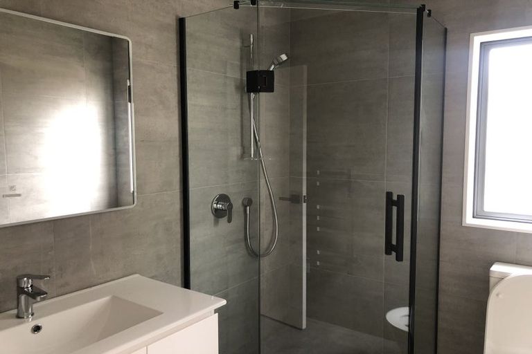 Photo of property in 8 Keating Rise, Northcross, Auckland, 0632