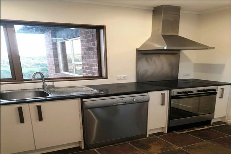 Photo of property in 27 Noeleen Street, Glenfield, Auckland, 0629