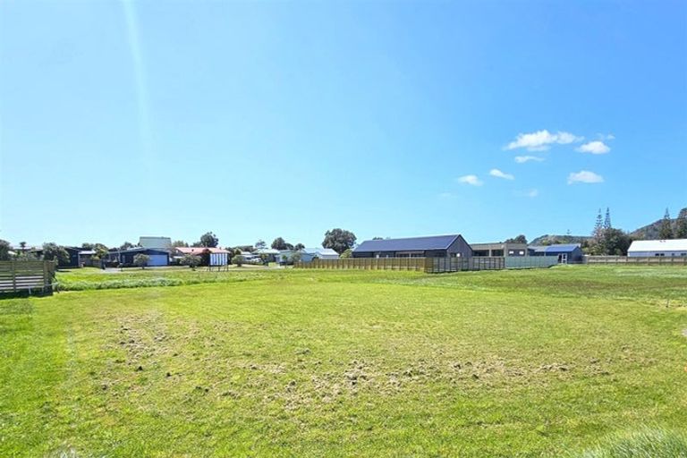 Photo of property in 10 Riria Way, Matarangi, 3592