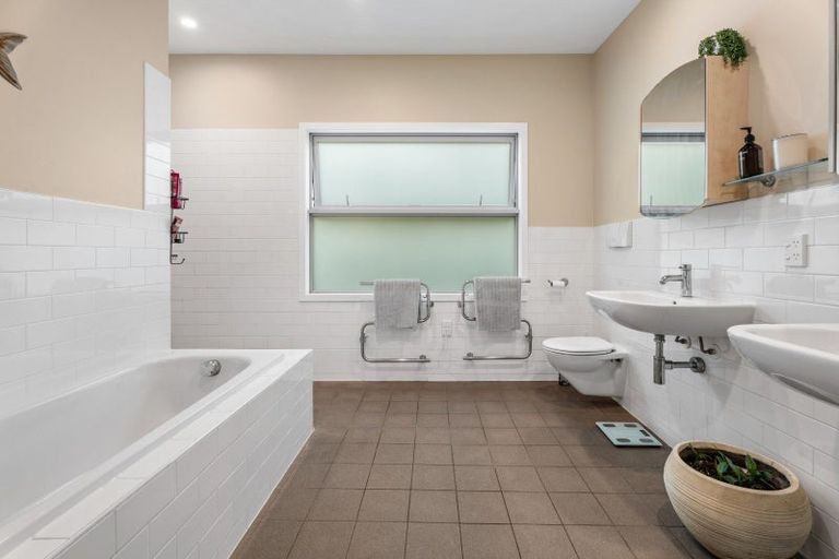 Photo of property in 50 Ngataringa Road, Devonport, Auckland, 0624