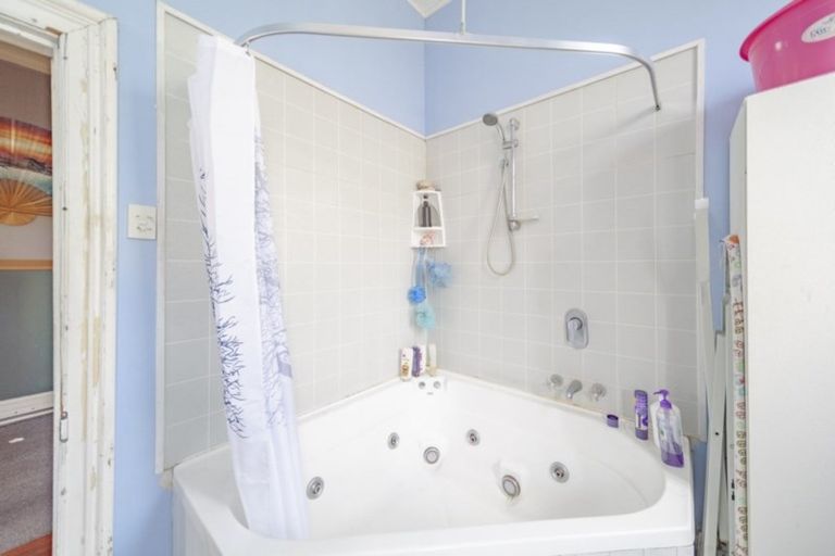 Photo of property in 180 Wellesley Road, Napier South, Napier, 4110