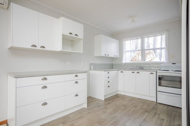 Photo of property in 9/25 Queen Street, Dannevirke, 4930