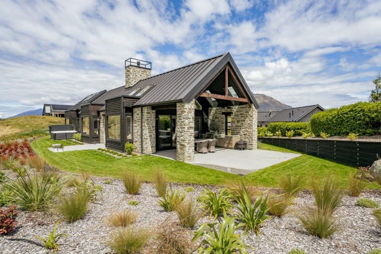 Photo of property in 40 Cunninghams Drive, Jacks Point, Queenstown, 9371