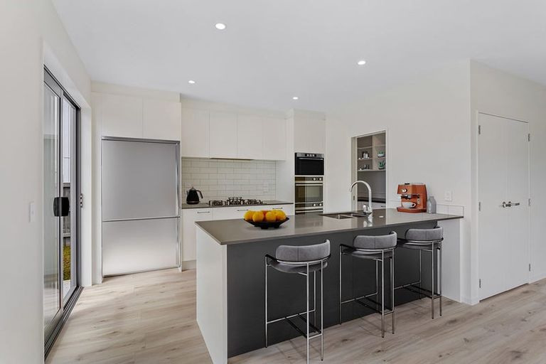 Photo of property in 24 Port Way, Rosehill, Papakura, 2113