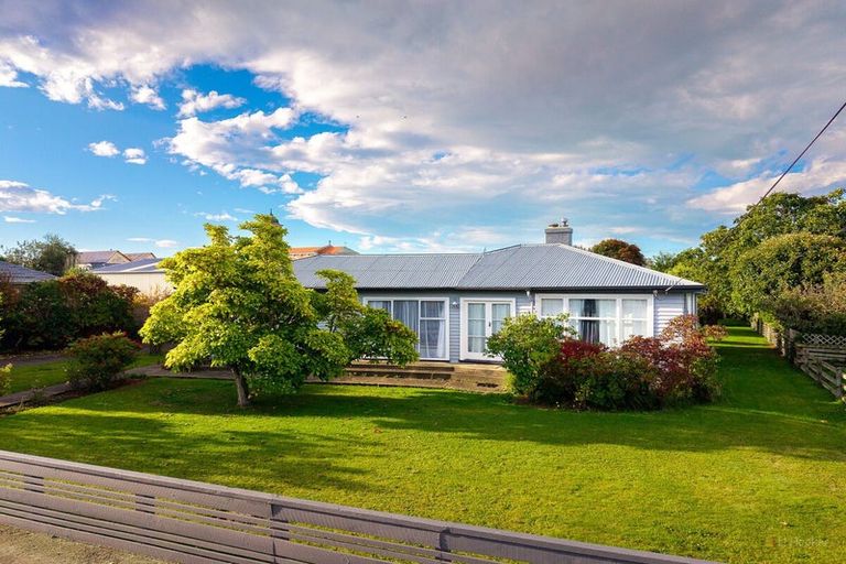 Photo of property in 15 Rugby Street, Waimate, 7924