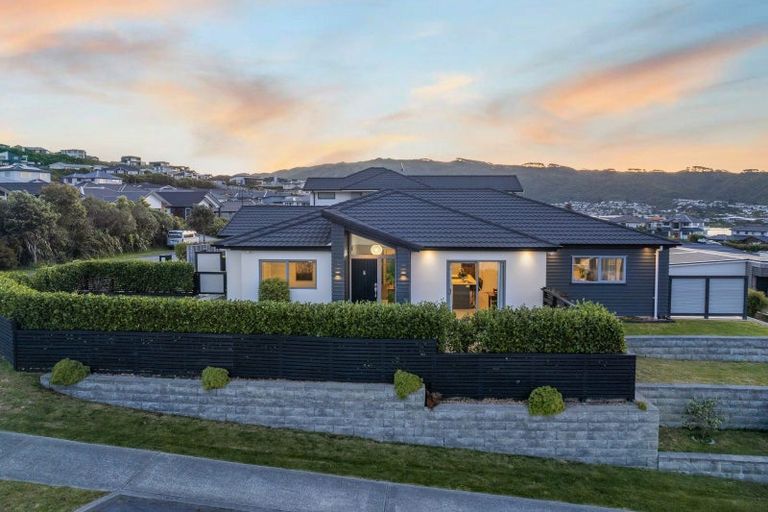 Photo of property in 2 Ihakara Arthur Lane, Aotea, Porirua, 5024
