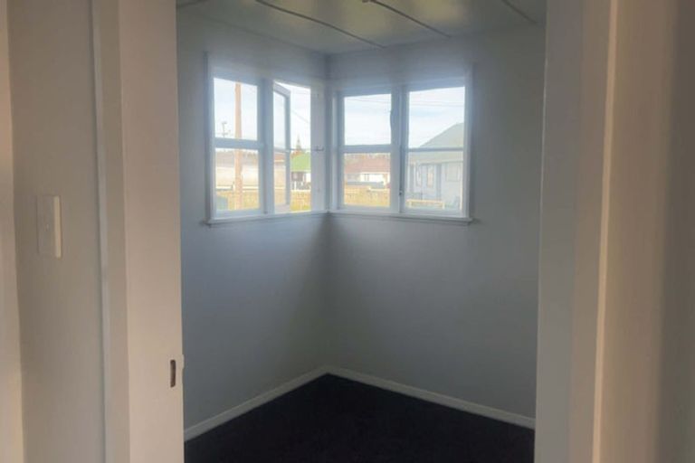 Photo of property in 2 Laurent Vc Street, Hawera, 4610