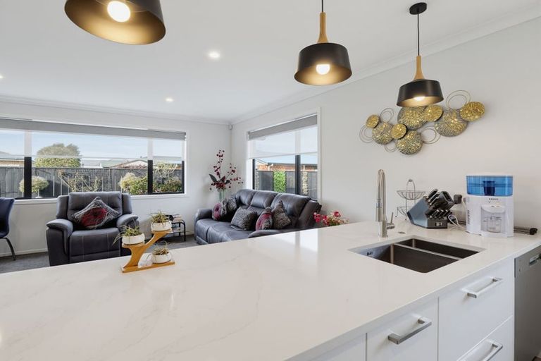 Photo of property in 37 Daniel Place, Kelvin Grove, Palmerston North, 4414