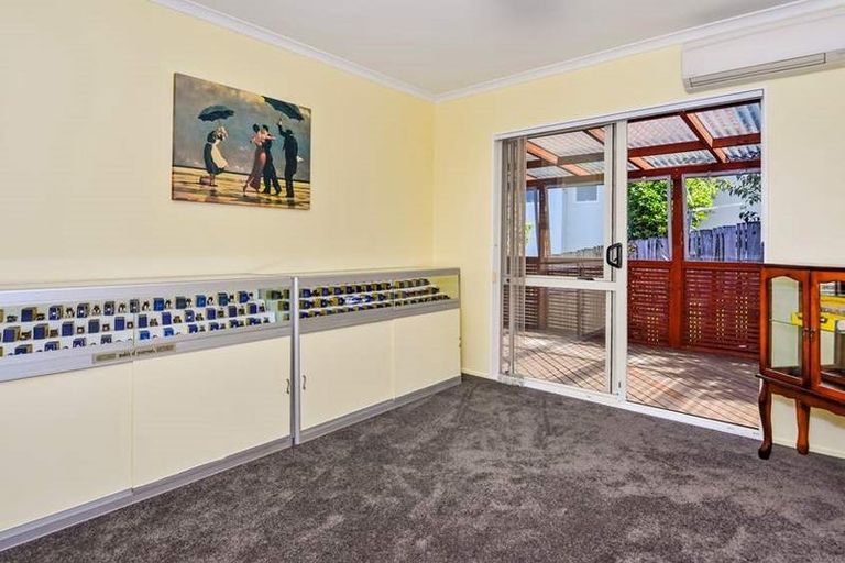 Photo of property in 16 Caversham Drive, Torbay, Auckland, 0630