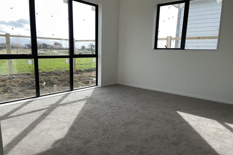 Photo of property in 12 Woven Place, Karaka, Papakura, 2113