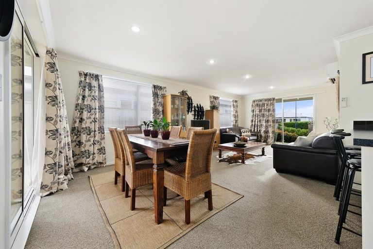 Photo of property in 19 Pounamu Place, Pegasus, 7612