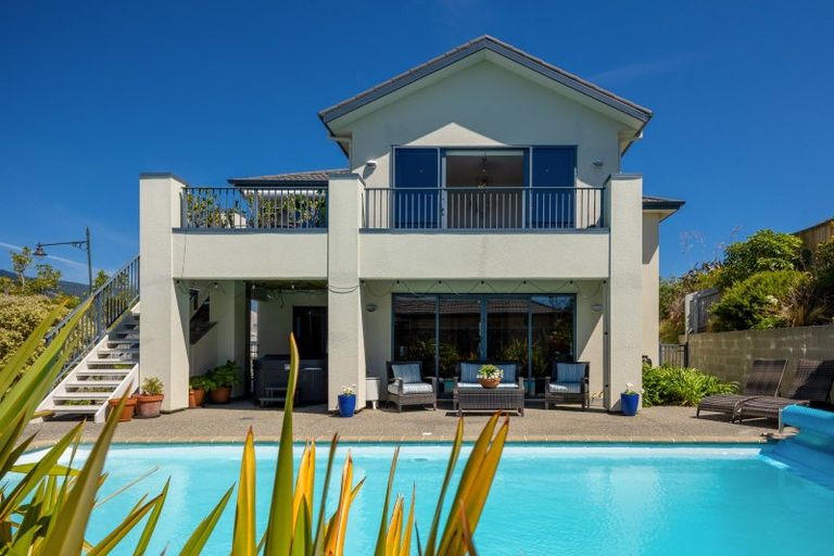 Photo of property in 1 Crown Terrace, Britannia Heights, Nelson, 7010