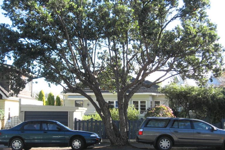 Photo of property in 218 Muritai Road, Eastbourne, Lower Hutt, 5013