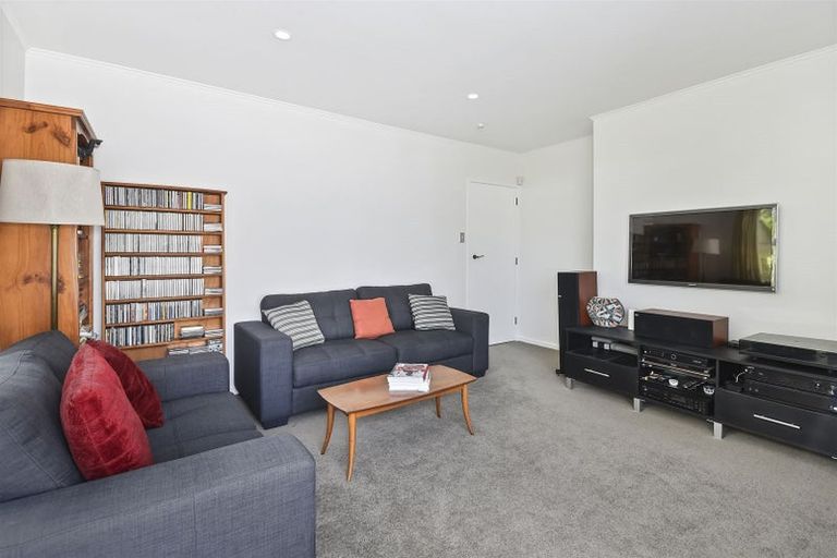 Photo of property in 1/30 Fraser Road, Narrow Neck, Auckland, 0624