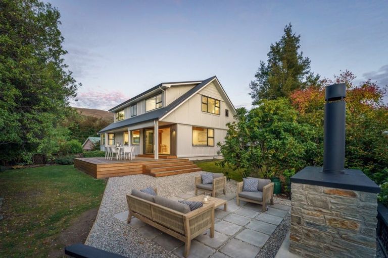 Photo of property in 10 Pritchard Place, Arrowtown, 9302
