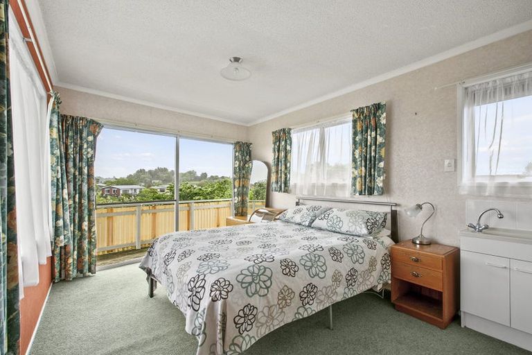 Photo of property in 24 Nevada Drive, Merrilands, New Plymouth, 4312