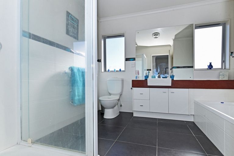 Photo of property in 52 Belfry Place, Wattle Downs, Auckland, 2103