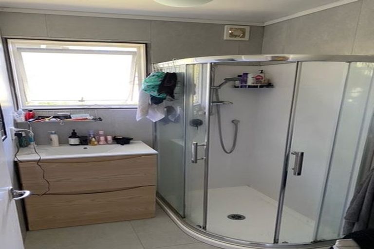 Photo of property in 1/19 Kathleen Street, Totara Vale, Auckland, 0627