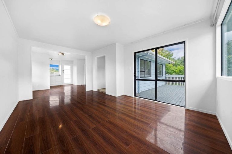 Photo of property in 26 Lambrown Drive, Totara Vale, Auckland, 0629