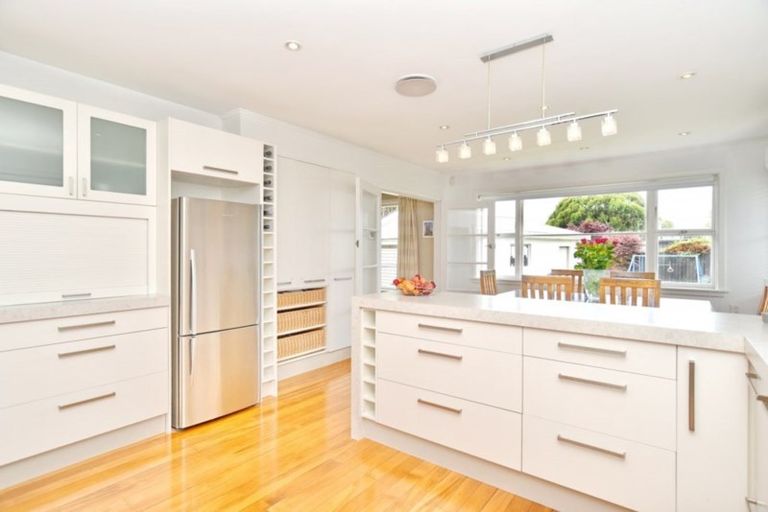 Photo of property in 30 Sevenoaks Drive, Bryndwr, Christchurch, 8053