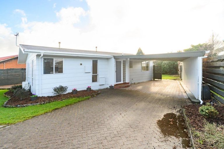 Photo of property in 41 Acacia Street, Kelvin Grove, Palmerston North, 4414