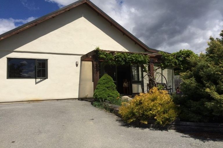 Photo of property in 27 Rob Roy Lane, Wanaka, 9305