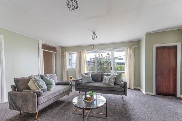 Photo of property in 16 Toia Street, Marton, 4710