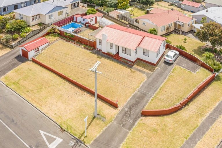 Photo of property in 28 Konini Street, Tawhero, Whanganui, 4501