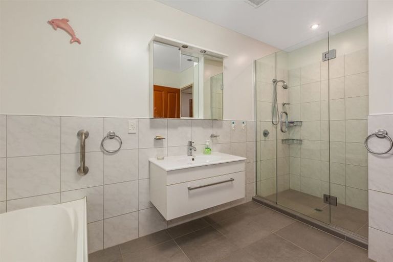 Photo of property in 9 Botany Lane, Whitby, Porirua, 5024
