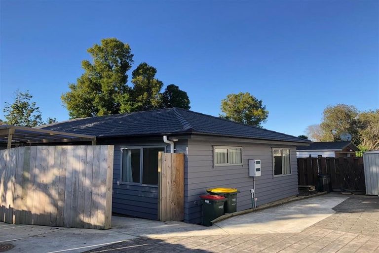 Photo of property in 24 Mirrabooka Avenue, Botany Downs, Auckland, 2010