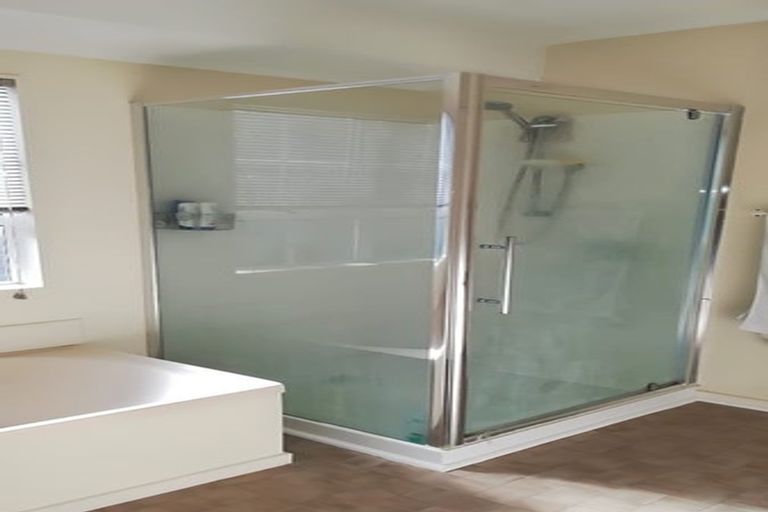 Photo of property in 2/112 Nigel Road, Browns Bay, Auckland, 0630