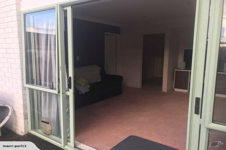 Photo of property in 123 Hobsonville Road, West Harbour, Auckland, 0618