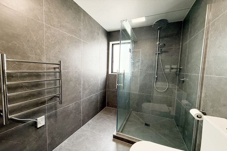 Photo of property in 52a Crestview Rise, Papakura, 2110