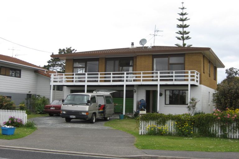 Photo of property in 1345 Whangaparaoa Road, Army Bay, Whangaparaoa, 0930