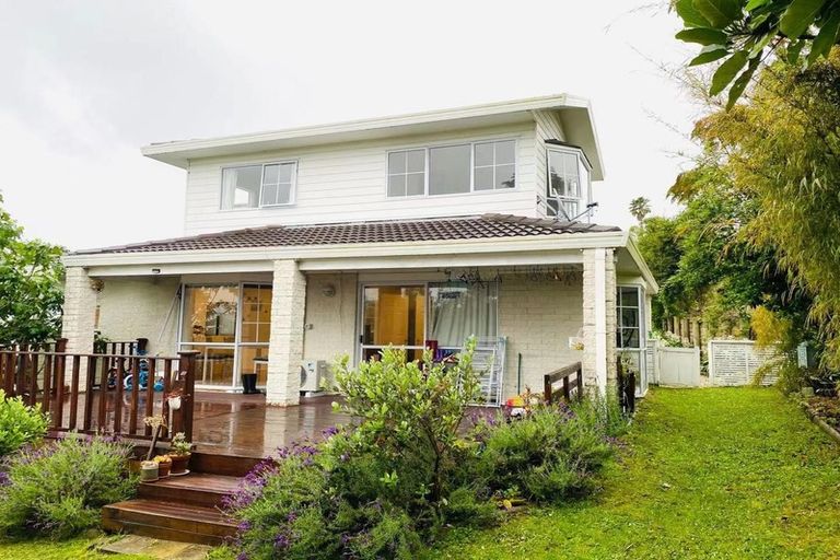 Photo of property in 1/133a Hobsonville Road, West Harbour, Auckland, 0618