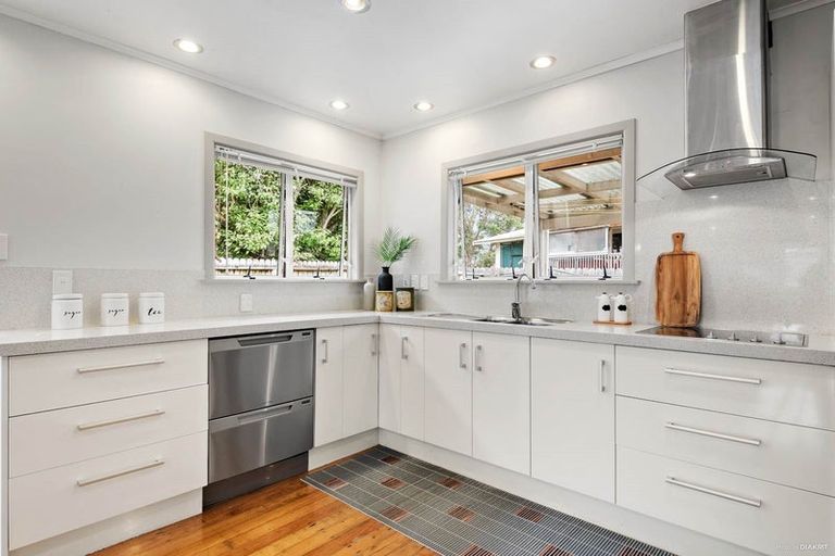 Photo of property in 20 Spence Road, Henderson, Auckland, 0612