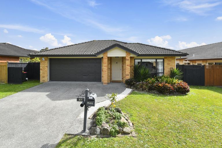 Photo of property in 41 Croftview Road, Wattle Downs, Auckland, 2103