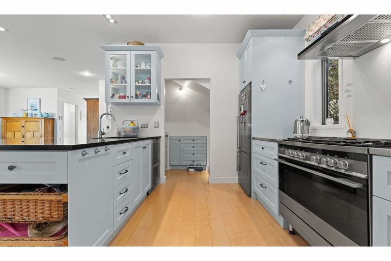 Photo of property in 94 Saint Martins Road, Saint Martins, Christchurch, 8022