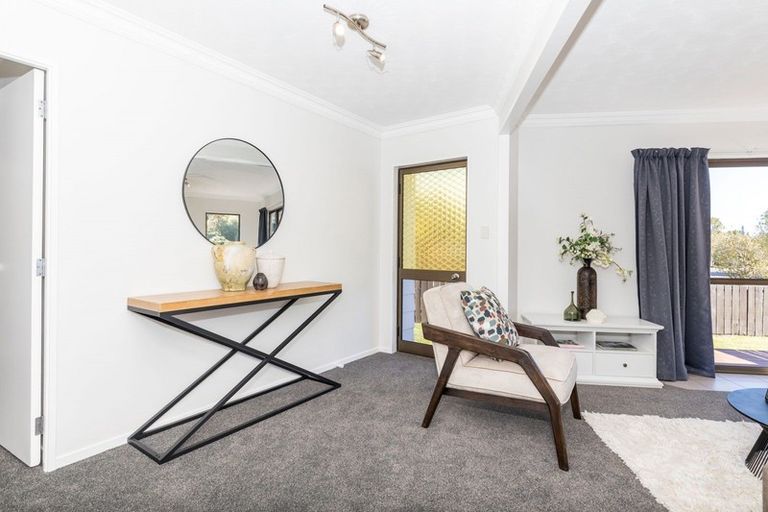 Photo of property in 33 Gilbass Avenue, Hamilton Lake, Hamilton, 3204