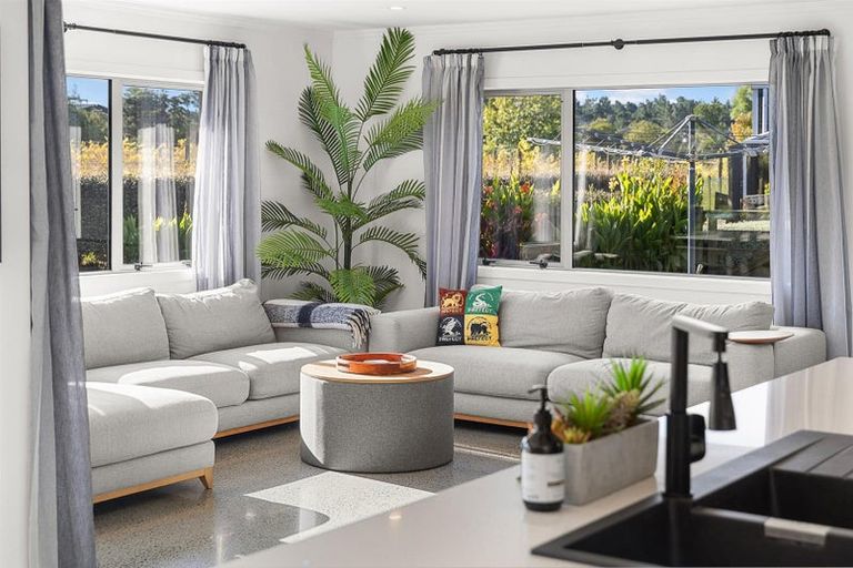 Photo of property in 583 State Highway 16, Kumeu, 0891