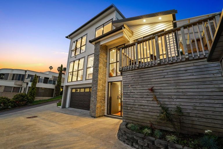 Photo of property in 17a Constable Lane, West Harbour, Auckland, 0618