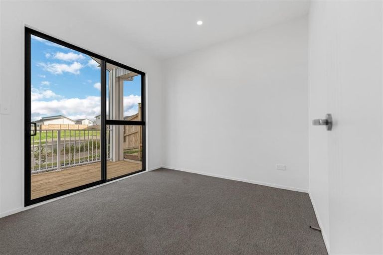 Photo of property in 11 Cronshaw Road, Karaka, Papakura, 2113