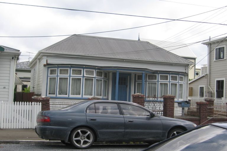 Photo of property in 16 Porritt Avenue, Mount Victoria, Wellington, 6011